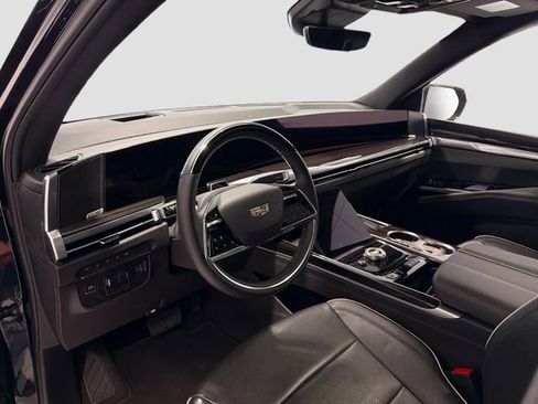 Certified 2025 Cadillac Escalade ESV Premium Luxury image 9