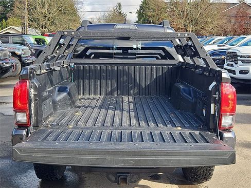 Used 2018 Toyota Tacoma TRD Sport w/ Technology Package image 10