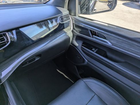 Used 2022 Jeep Wagoneer Series III w/ Flexible Seating Group image 20