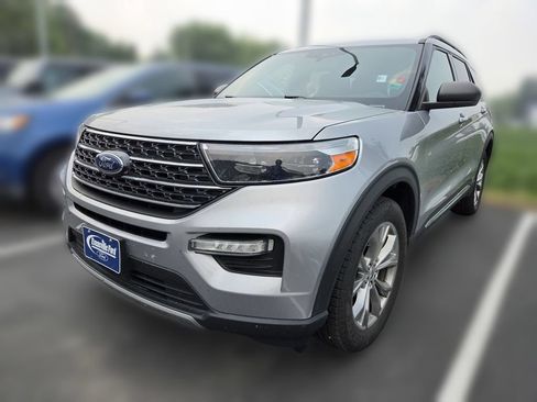 Used 2020 Ford Explorer XLT w/ Equipment Group 202A AWD/4WD image 4