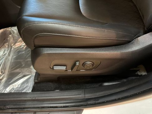 Used 2026 Kia Carnival FWD image 23