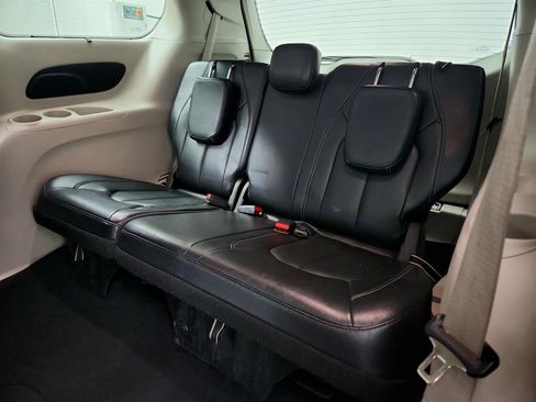 Used 2022 Chrysler Pacifica Touring-L FWD image 24