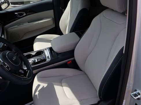 New 2026 Kia Carnival SX Prestige FWD image 24