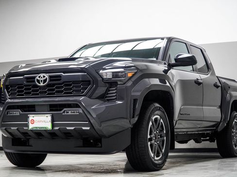 Used 2025 Toyota Tacoma TRD Sport AWD/4WD image 8
