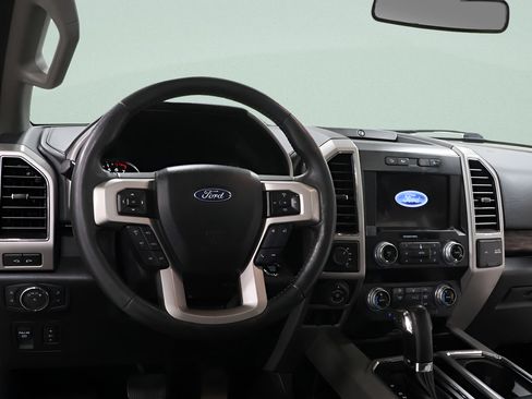Used 2019 Ford F150 Lariat w/ Equipment Group 502A Luxury AWD/4WD image 9