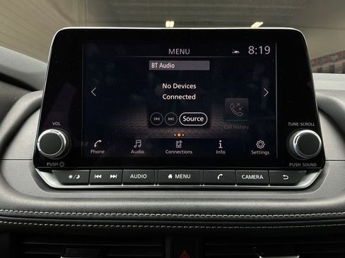 Used 2025 Nissan Rogue SV FWD image 29