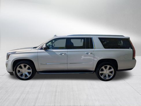 Used 2019 Cadillac Escalade ESV Luxury image 2