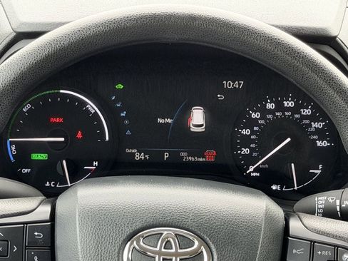 Used 2025 Toyota Sienna LE FWD image 16