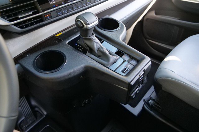 Used 2024 Toyota Sienna XLE w/ XLE Plus Package FWD image 24