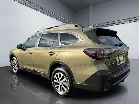 Used 2022 Subaru Outback Premium image 5