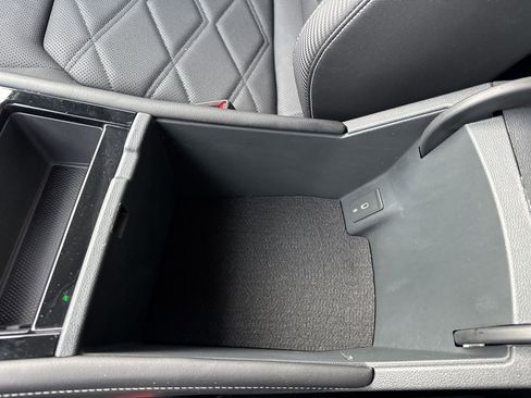 Certified 2024 Volkswagen Atlas Cross Sport SE image 52