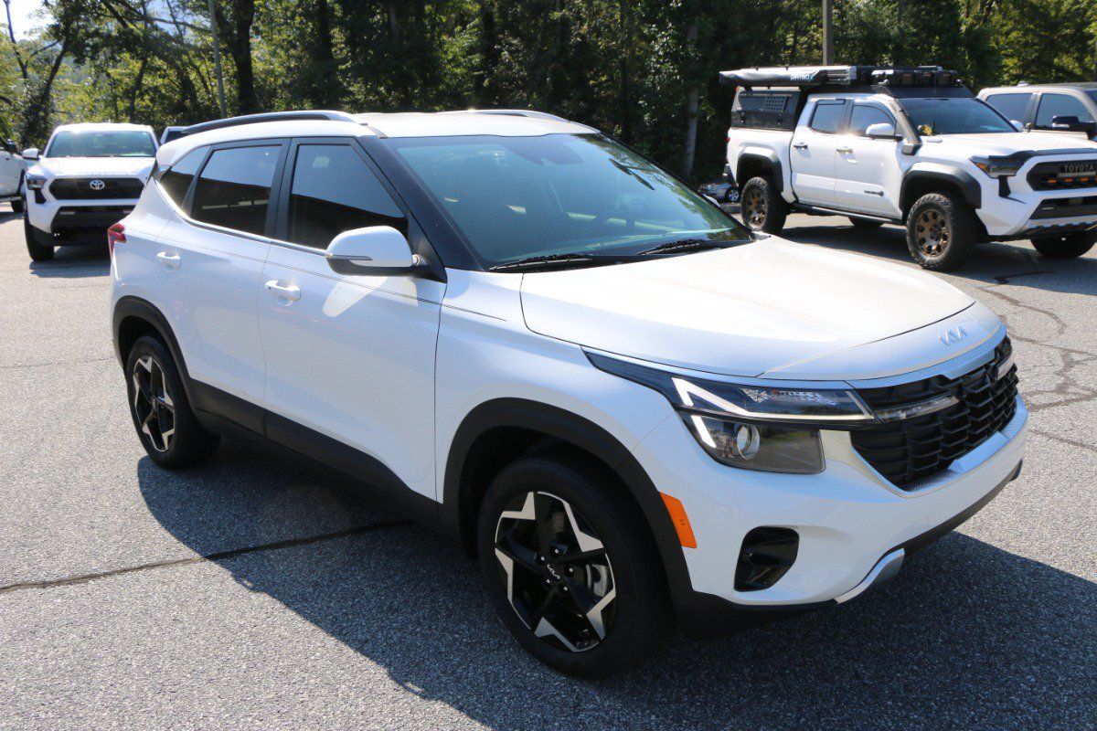 Used 2025 Kia Seltos EX AWD/4WD image 10
