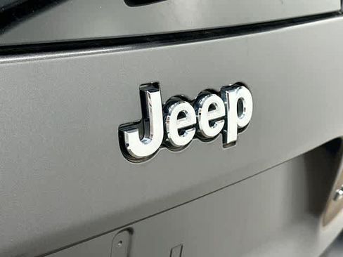 Used 2022 Jeep Cherokee Limited AWD/4WD image 28