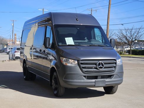 Used 2024 Mercedes-Benz Sprinter 3500 image 2