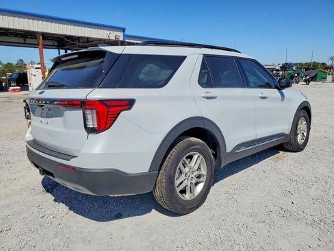 Used 2025 Ford Explorer Active w/ Active Comfort Package RWD image 3