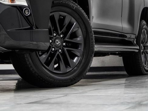 Used 2023 Lexus GX 460 Premium w/ Premium Package AWD/4WD image 3