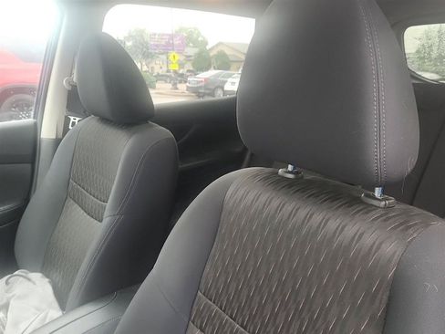 Used 2017 Nissan Rogue SV AWD/4WD image 15