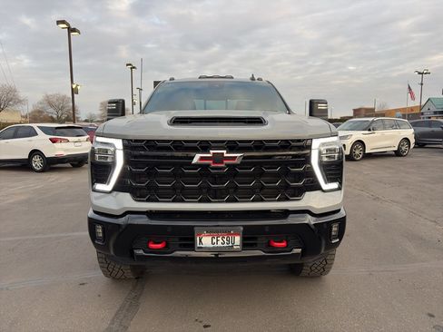 Used 2025 Chevrolet Silverado 2500 ZR2 w/ Technology Package image 2