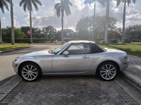 Used 2006 MAZDA MX-5 Miata Grand Touring RWD image 30