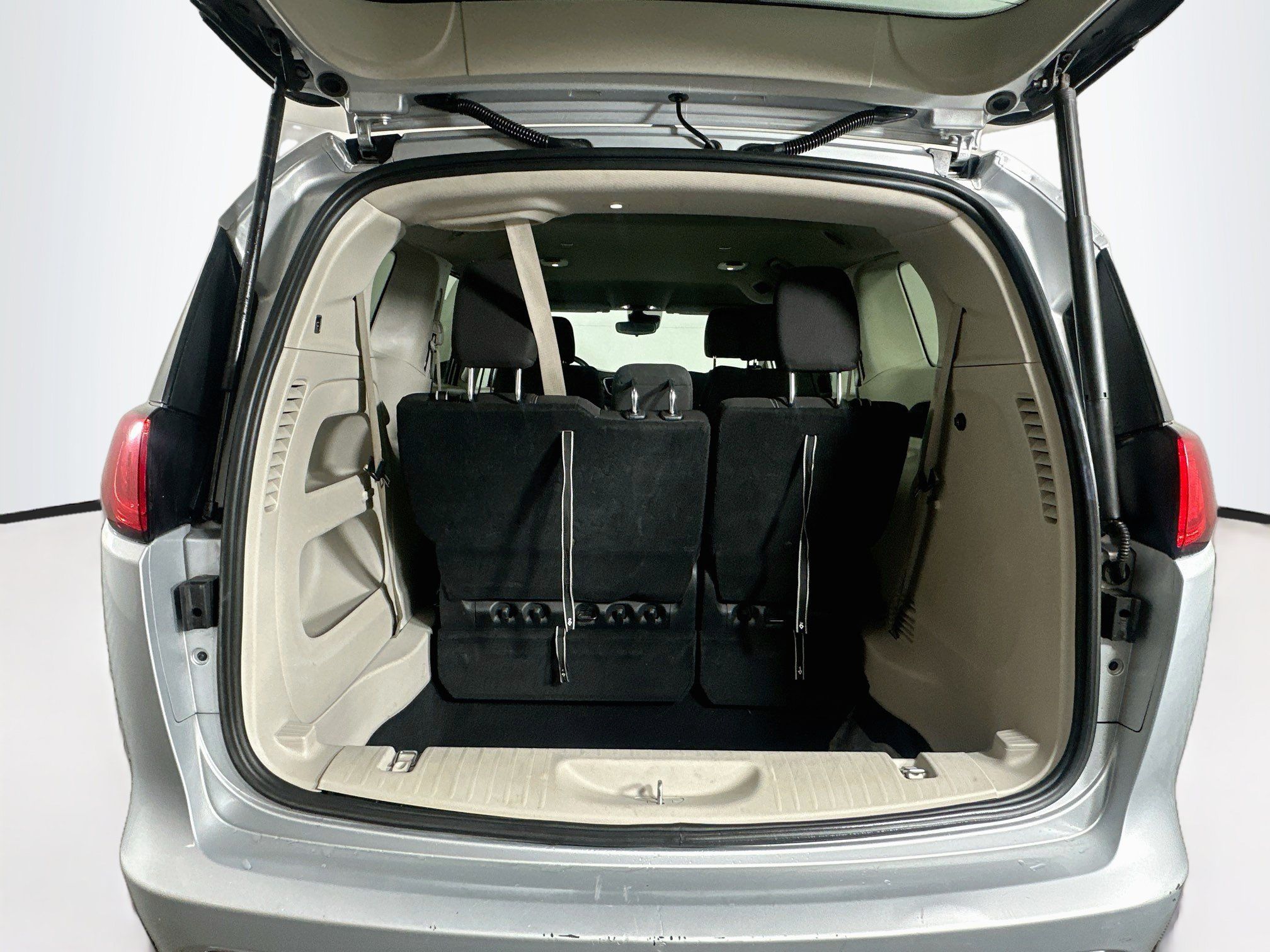 Used 2023 Chrysler Voyager LX FWD image 27