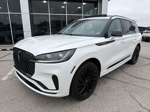 Used 2025 Lincoln Aviator Reserve w/ Equipment Group 201A image 3