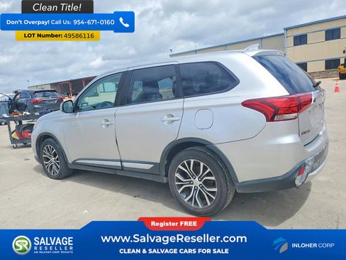 Used 2018 Mitsubishi Outlander SE image 3