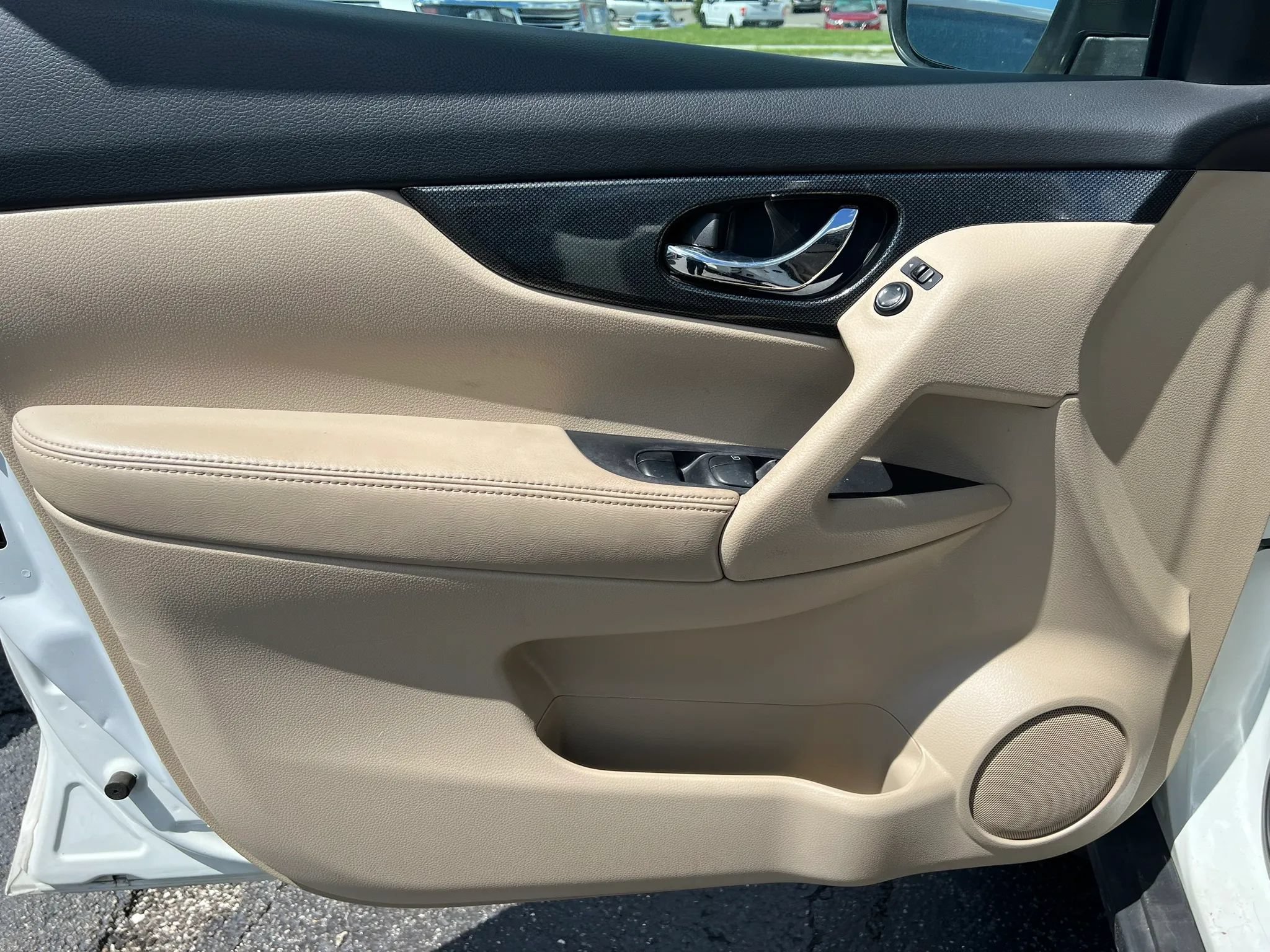 Used 2015 Nissan Rogue SL FWD image 8