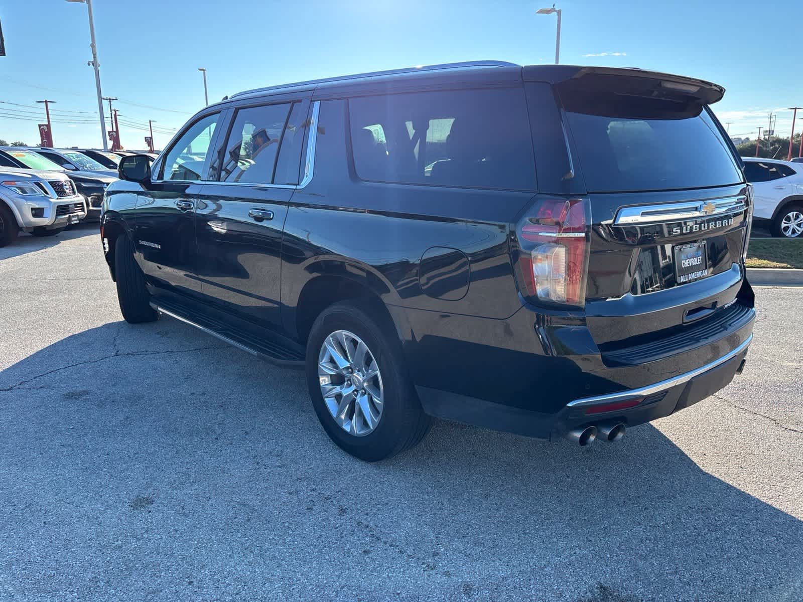Used 2022 Chevrolet Suburban Premier w/ Premium Package AWD/4WD image 8