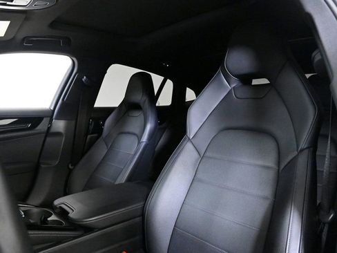 Certified 2025 Porsche Panamera 4 image 5