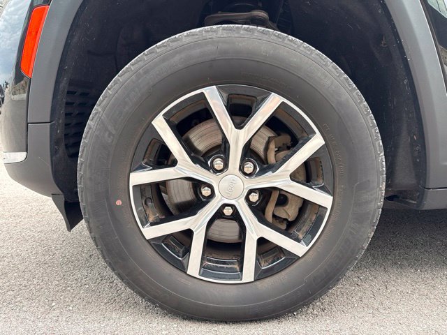 Used 2023 Jeep Grand Cherokee L Limited AWD/4WD image 22