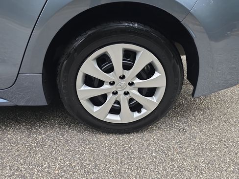 Used 2025 Toyota Corolla LE FWD image 30