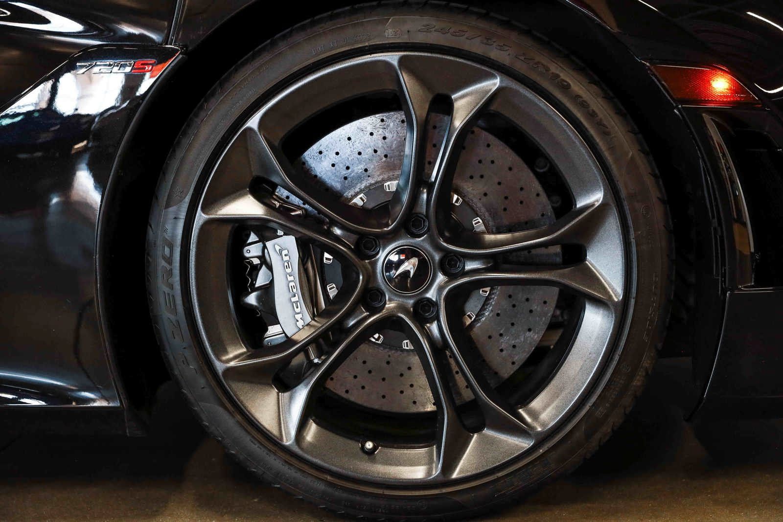 Used 2019 McLaren 720S RWD image 19