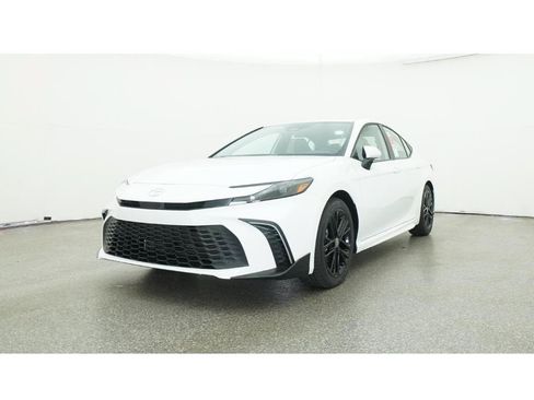 Used 2026 Toyota Camry SE FWD image 32