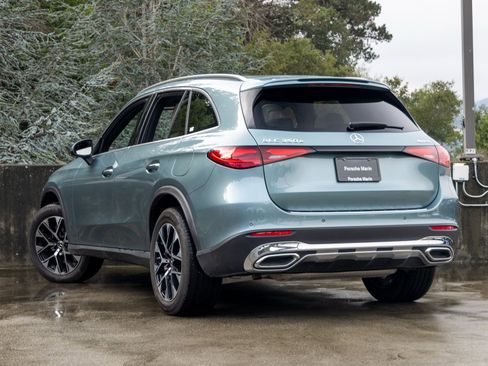 Used 2025 Mercedes-Benz GLC 350e 4MATIC image 3