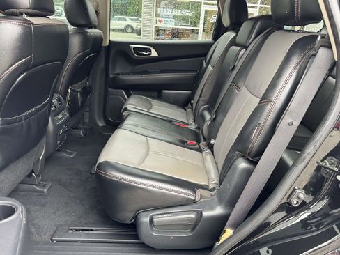 Used 2020 Nissan Pathfinder SL AWD/4WD image 17