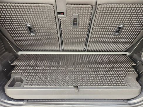 Used 2024 Land Rover Defender 90 S image 30