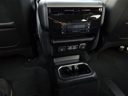 New 2025 Jeep Wagoneer L Series II w/ Premium Group I image 16