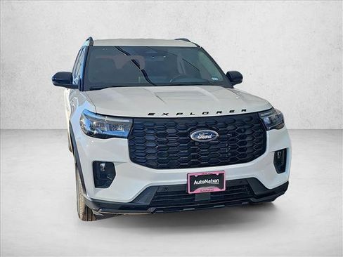 Used 2025 Ford Explorer ST-Line w/ Premium Package image 8
