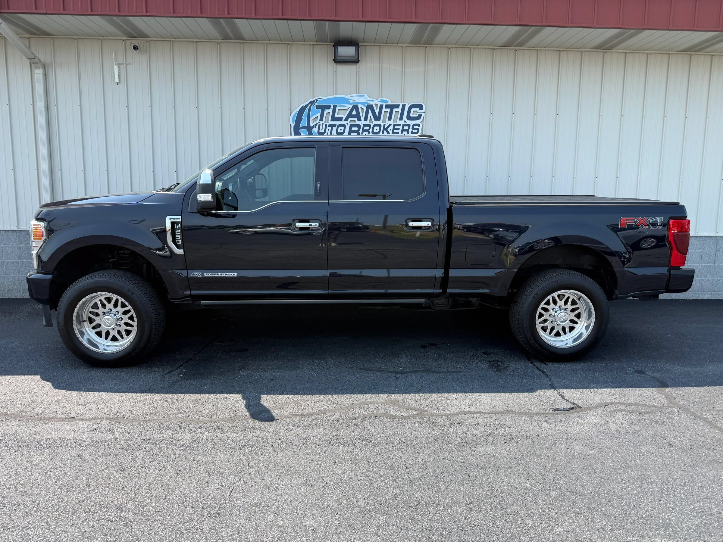 Used 2022 Ford F250 Platinum w/ FX4 Off-Road Package AWD/4WD image 2