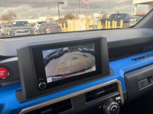 Used 2025 Toyota Tacoma TRD Off-Road image 22