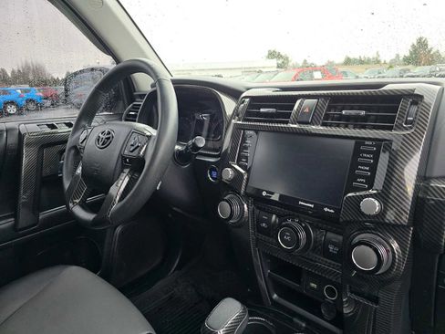 Used 2022 Toyota 4Runner SR5 Premium image 11