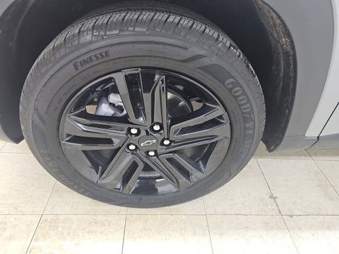 Used 2025 Chevrolet Trax ACTIV w/ Sunroof Package image 23