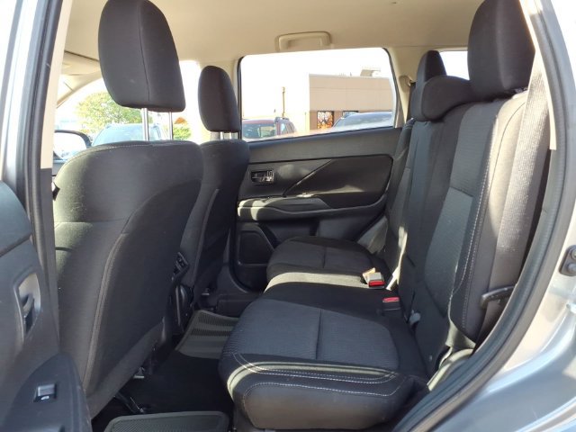 Used 2019 Mitsubishi Outlander ES FWD image 12