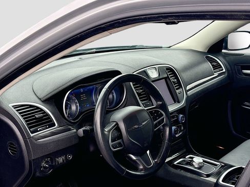 Used 2021 Chrysler 300 Touring w/ Sport Appearance Package image 9