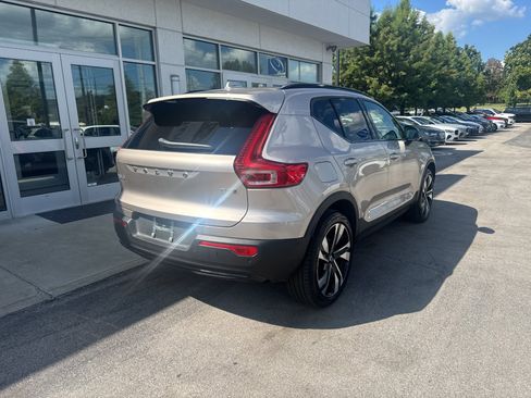 Used 2024 Volvo XC40 B5 Plus w/ Climate Package AWD/4WD image 3