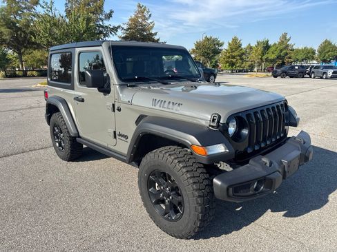 Used 2022 Jeep Wrangler Sport AWD/4WD image 3