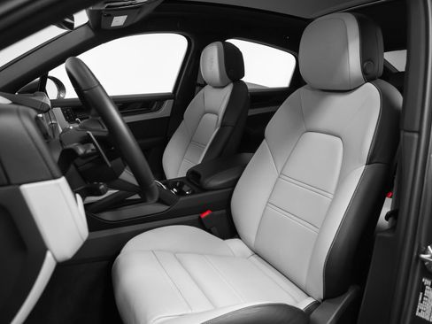 Certified 2026 Porsche Cayenne S AWD/4WD image 5
