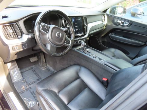 Used 2018 Volvo XC60 T5 Momentum AWD/4WD image 8