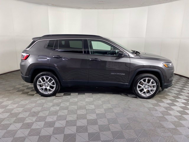 Used 2023 Jeep Compass Latitude AWD/4WD image 6