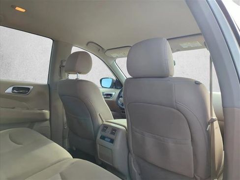 Used 2017 Nissan Pathfinder SV image 15